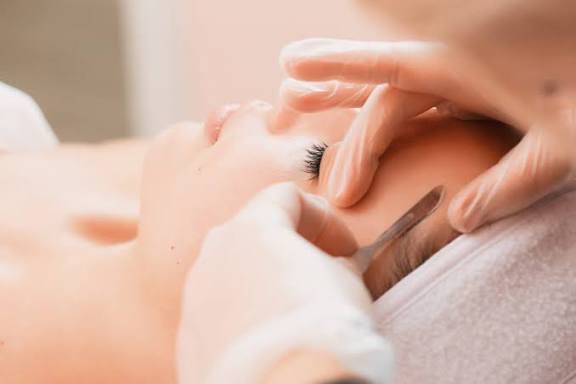 Dermaplaning